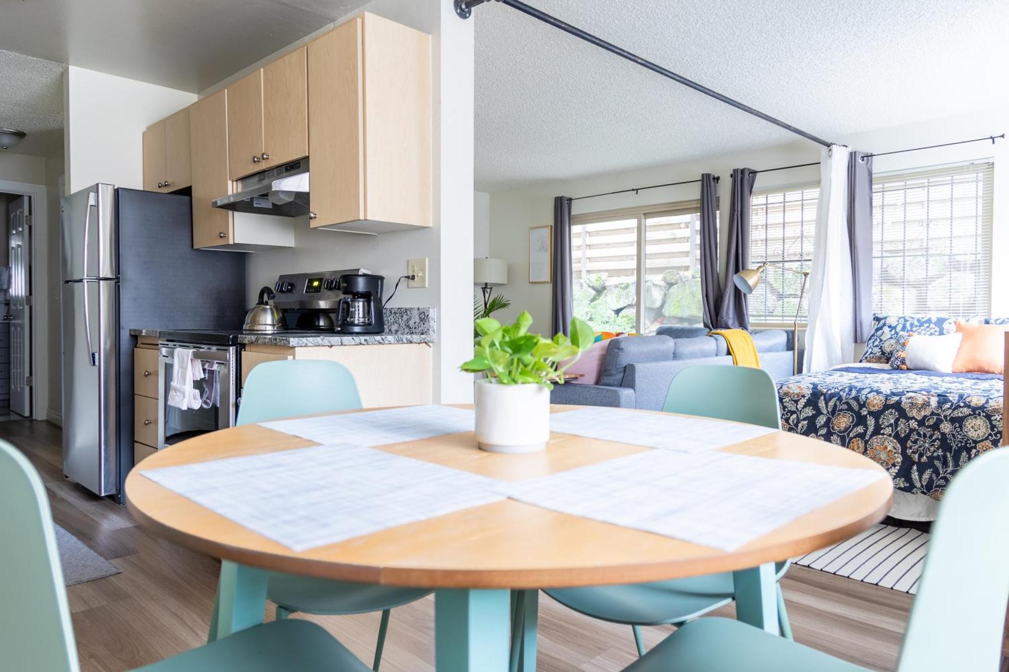 King Bed + Studio! Free Parking, Patio, Wfh Space! 시애틀 외부 사진