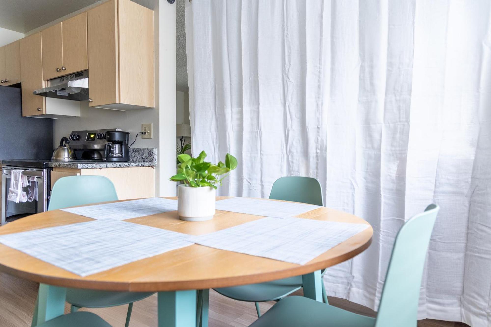 King Bed + Studio! Free Parking, Patio, Wfh Space! 시애틀 외부 사진