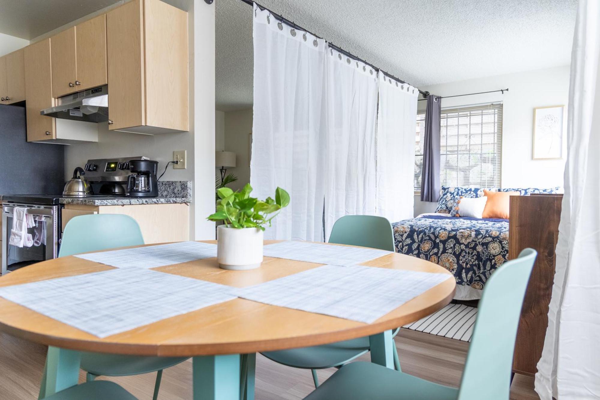 King Bed + Studio! Free Parking, Patio, Wfh Space! 시애틀 외부 사진
